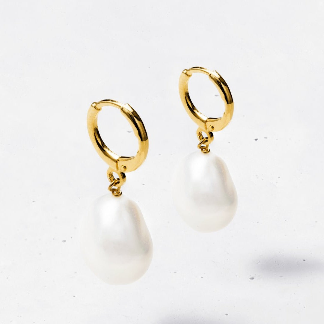 Pear Baroque Pearl Huggie